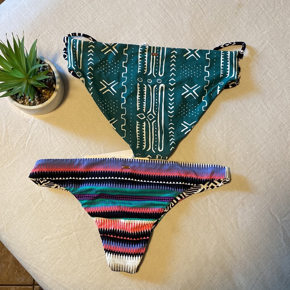 2 Roxy bathing suit bottoms - Picture 2 of 5